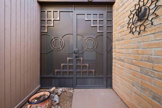 Building Photo - 1021 W Desert Canyon Pl