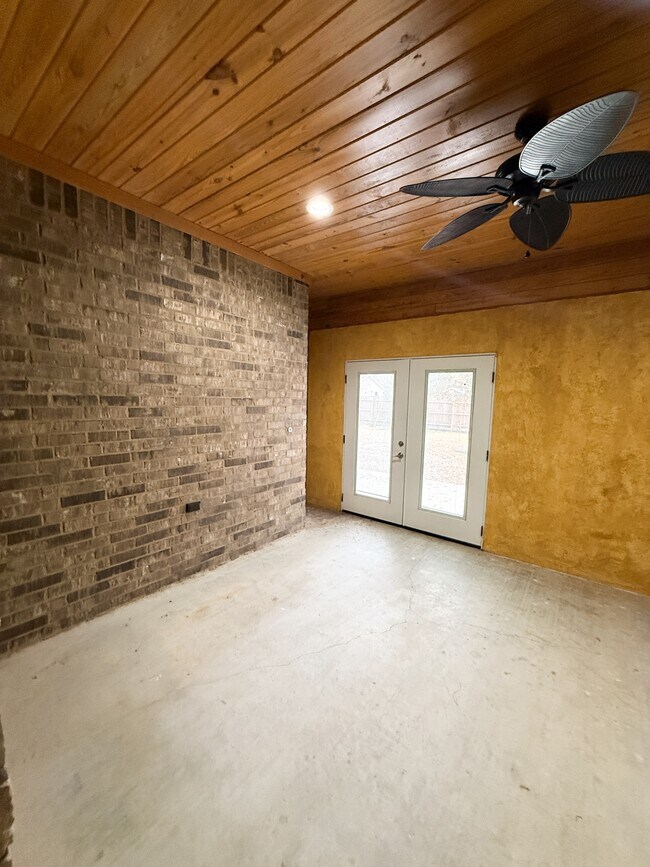 Building Photo - 12250 Charlotte Dr