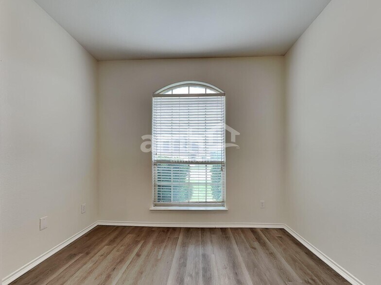 Building Photo - 1083 Carpenter Ct