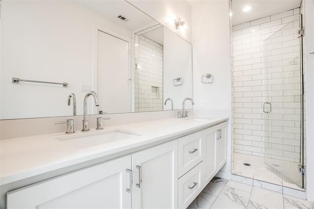 Building Photo - 2180 Bennett Ave