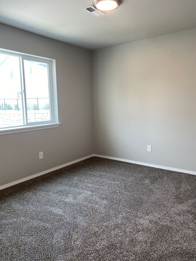Building Photo - 51 Phoebe Ln