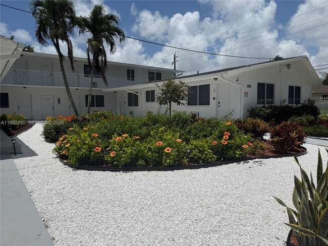 Building Photo - 1300 NE 110th St