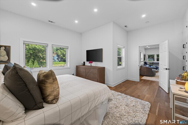 Building Photo - 6 Abbotts Ln