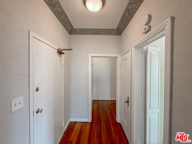Building Photo - 1314 N HAYWORTH Ave