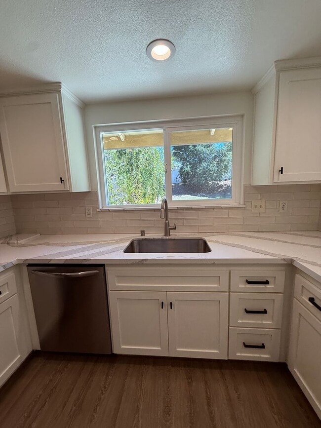 Building Photo - Orcutt Single Story Recently Updated Home with Large Yard