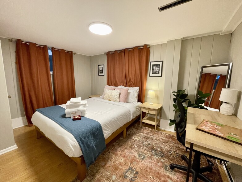 Building Photo - 4324 3rd Ave NW