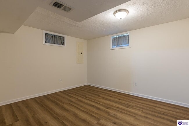 Building Photo - 119 Charlotte Cir