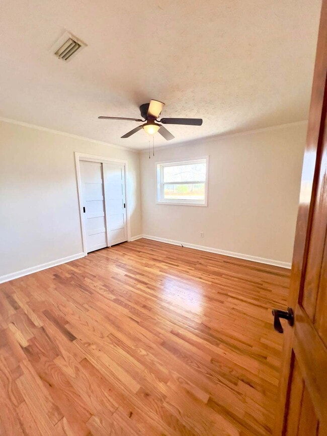 Building Photo - 1337 Broad St