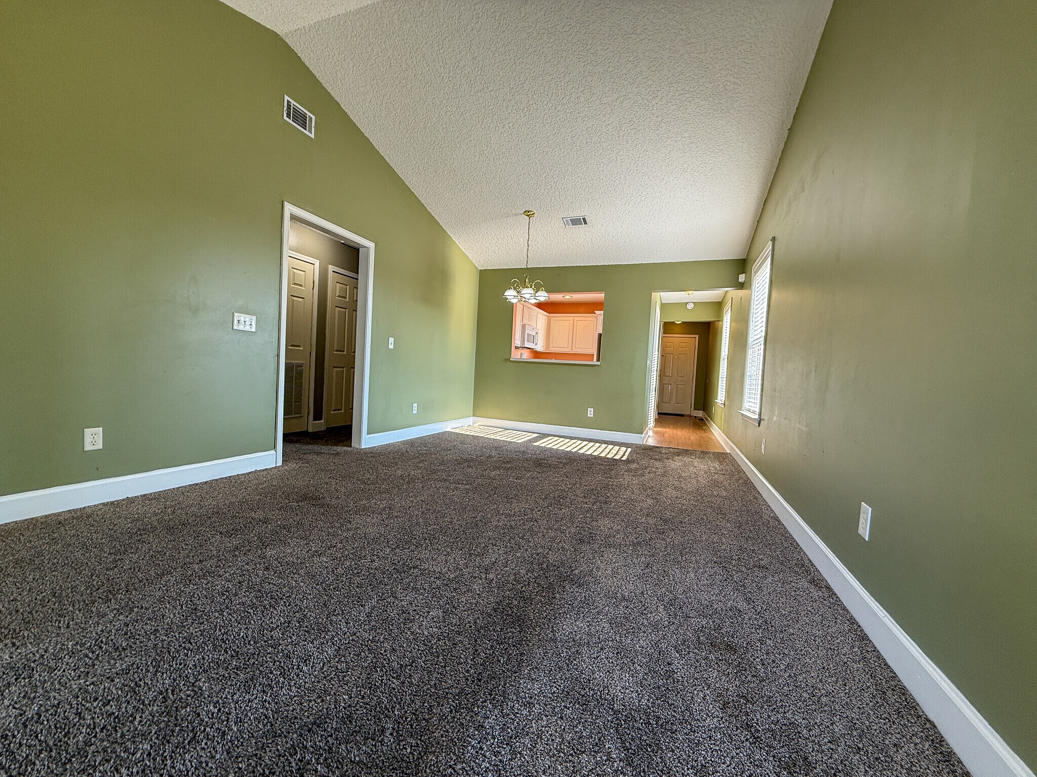 Building Photo - 210 Lantana Ct