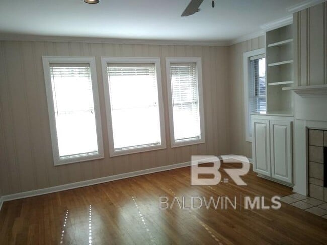 Building Photo - 25 Laurel Ave