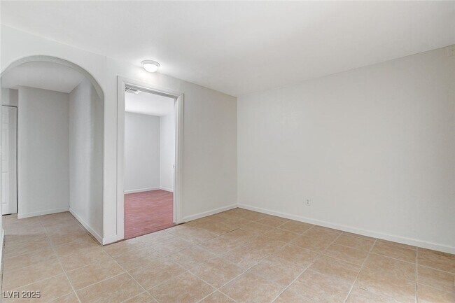 Building Photo - 5813 W Balzar Ave