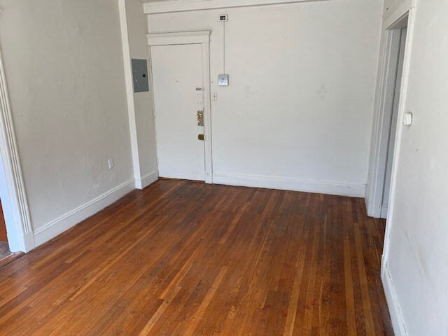 Building Photo - 231 Park Dr