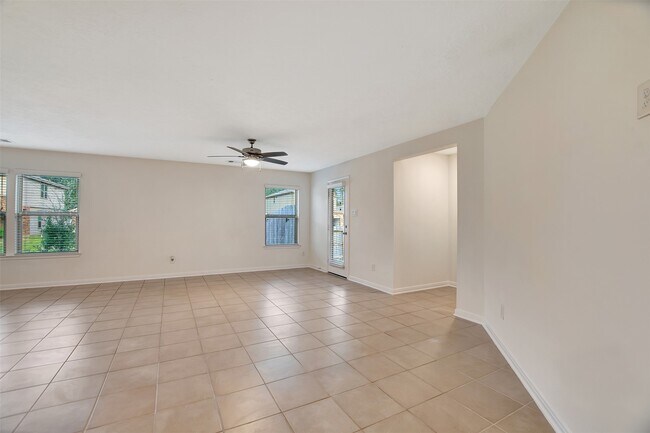 Building Photo - 9403 Castillo Ct