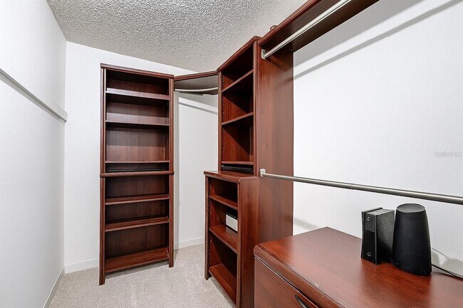 Building Photo - 341 W Hornbeam Dr