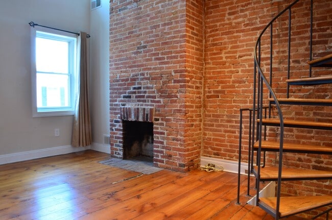 Building Photo - 19 E Wheeling St