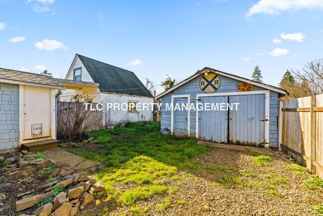 Building Photo - 717 S 2nd St