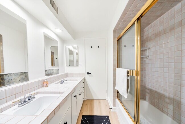 Second bathroom - 11411 Dona Pegita Dr