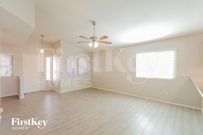 Building Photo - 30696 N Royal Oak Way