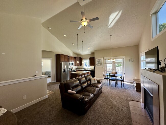 Building Photo - 1973 Park Rim Way