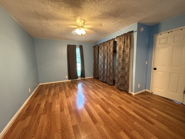 Building Photo - 2905 Sheana Way