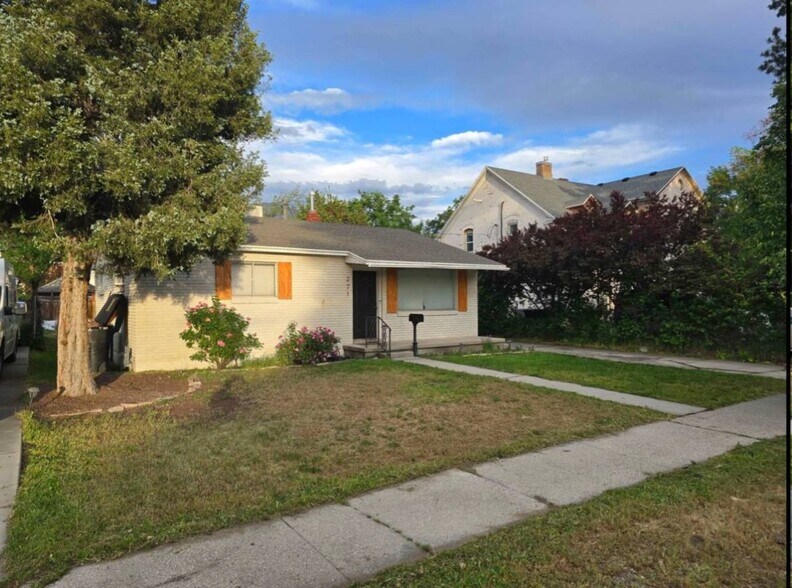 Building Photo - 271 S 700 W