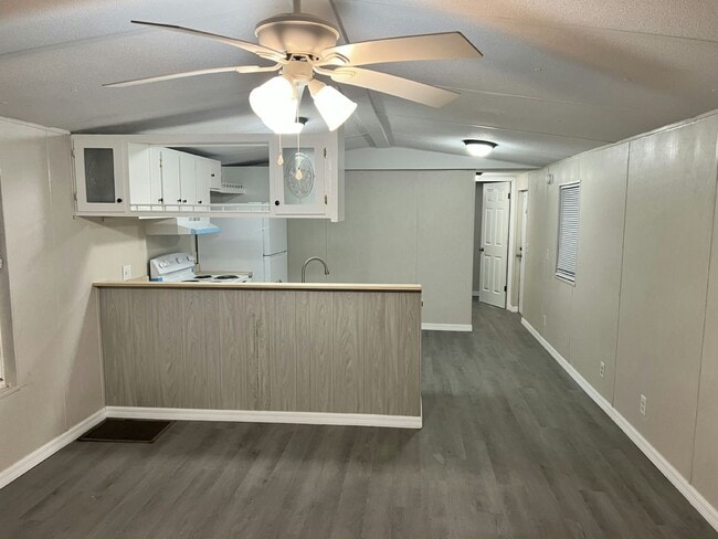 Building Photo - 71A Tower Manor Cir E