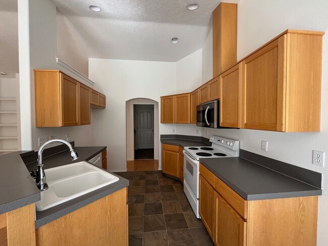 Building Photo - 11917 W Lewisburg Ct