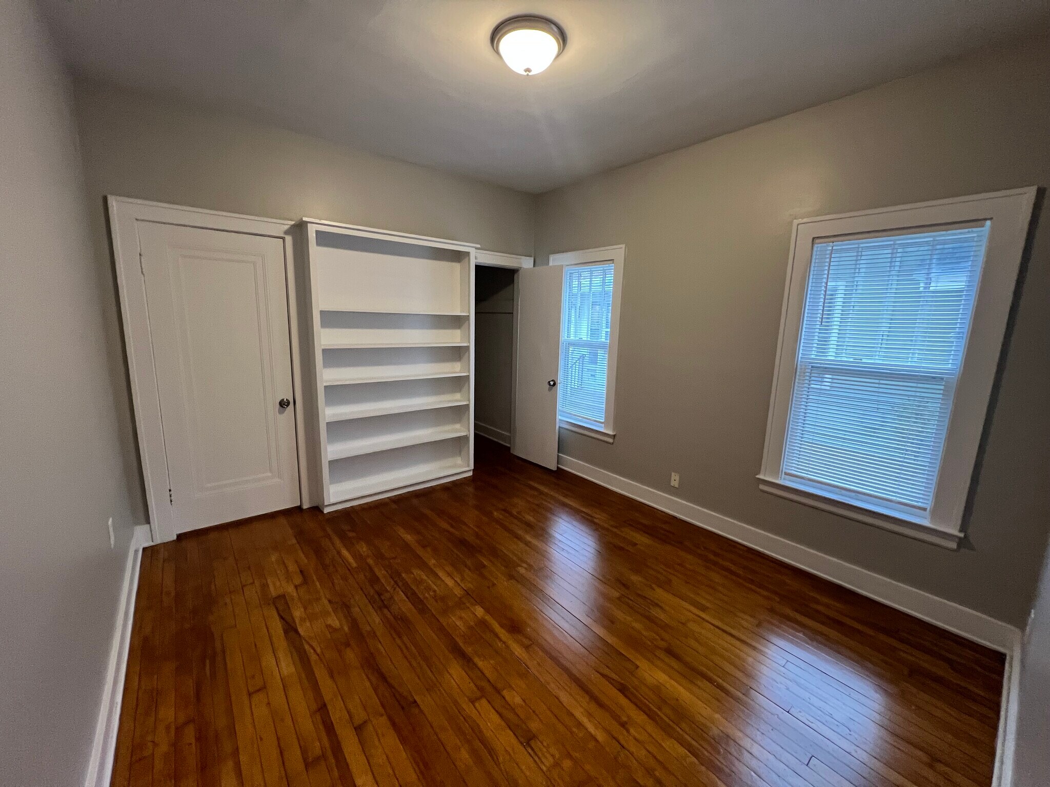 Building Photo - 1944 Oakwood Ave NE