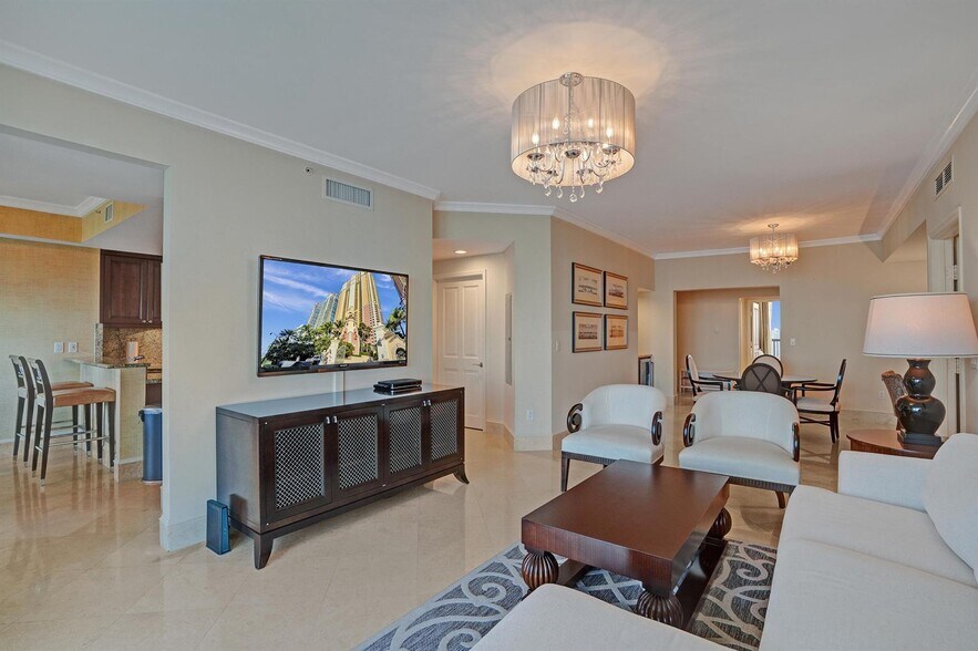 Building Photo - 17875 Collins Ave