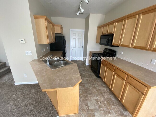 Building Photo - 3 bed, 2.5 bath house in The Landings