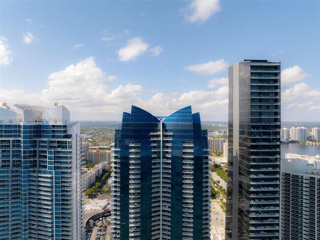 Building Photo - 17121 Collins Ave