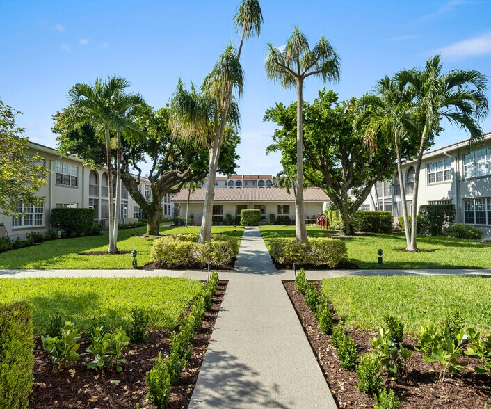 Building Photo - 250 NE 20th St