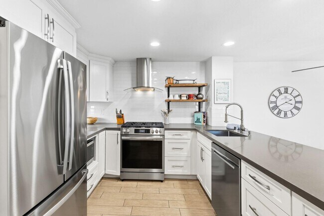 Building Photo - 723 Seacoast Dr