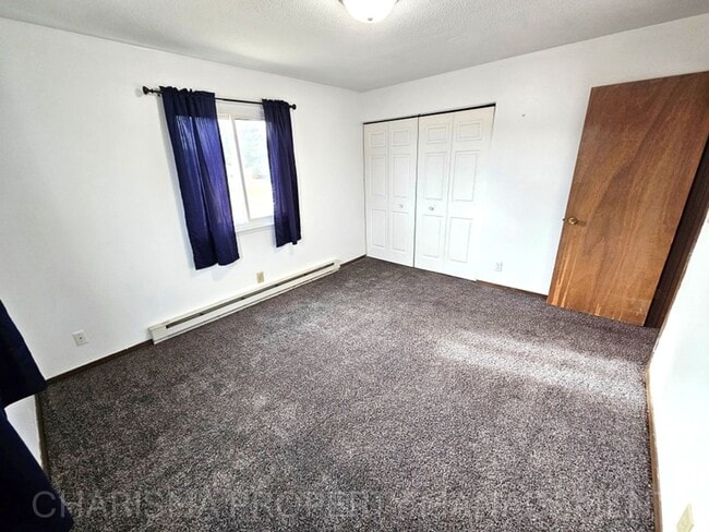 Building Photo - 2 BD, 1 BA in Garretson - Small Town Living Near Big City Amenities