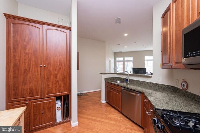 Building Photo - 309 Holland Ln