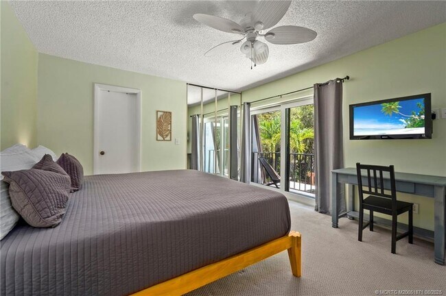Building Photo - 5616 SE Riverboat Dr