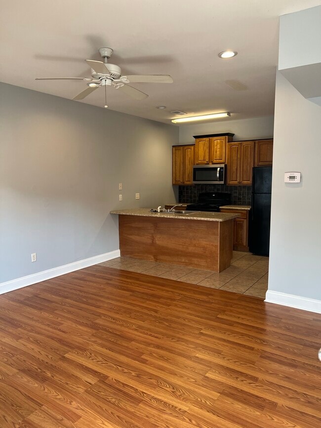 Building Photo - Easy Street Community