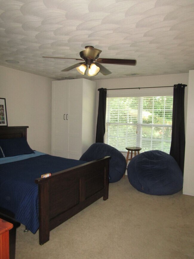 Building Photo - 2084 Kittridge Dr