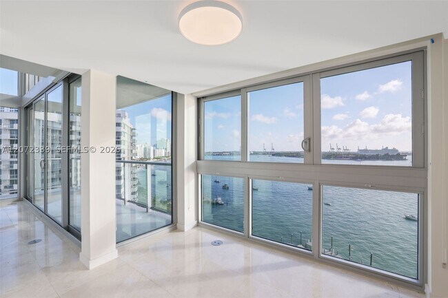 Building Photo - 1500 Bay Dr E