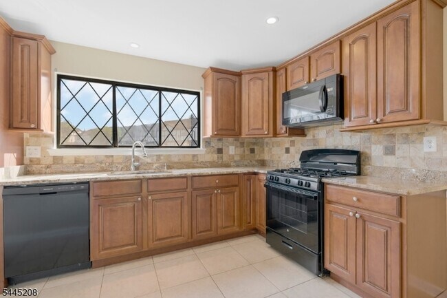 Building Photo - 182 Wildflower Ln