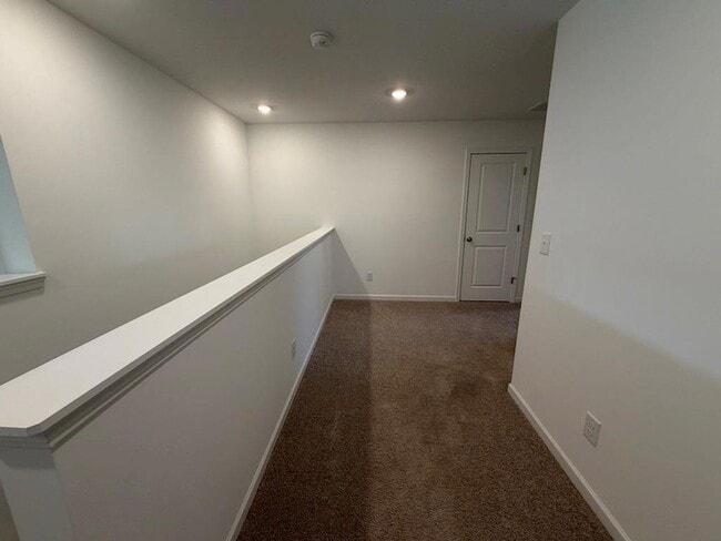 Building Photo - 214 Kinship Dr