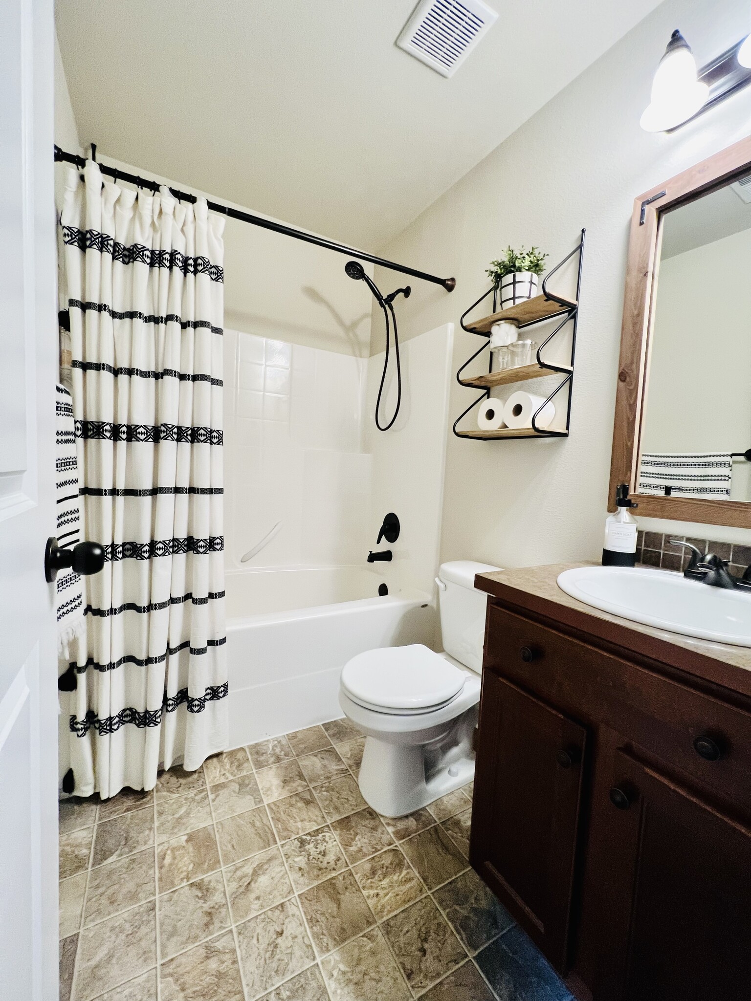 Full Bath - 18121 76th Ave E