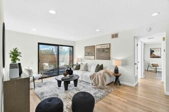 Building Photo - 286 Hackamore Common