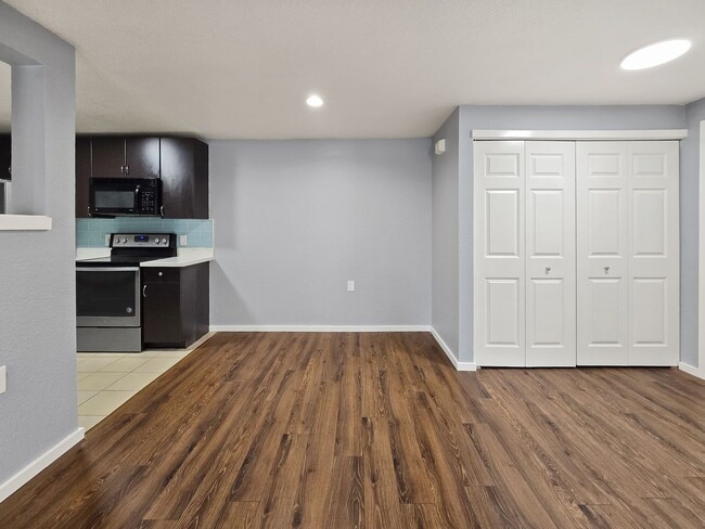 Building Photo - Exceptional Rental Opportunity!