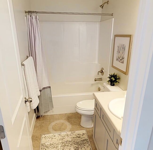 Building Photo - Luxury Townhome For Rent - Four Bedrooms!!