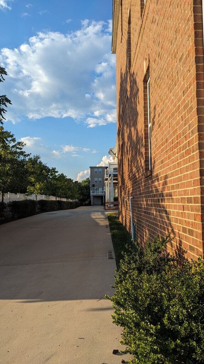 Building Photo - 4500 Fait Ave