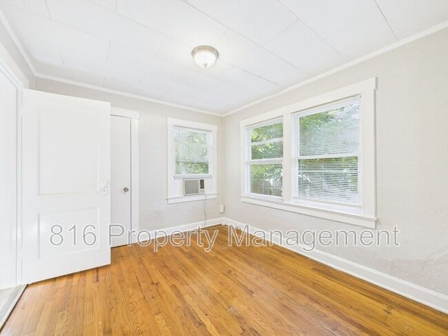 Building Photo - 6612 Park Ave E