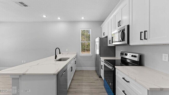 Building Photo - Barna Ave