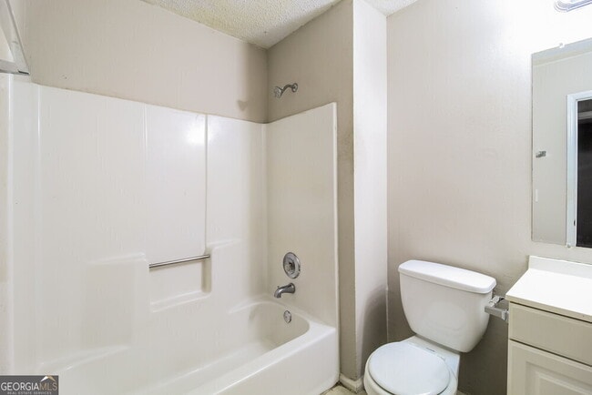 Building Photo - 481 Village Square Ct