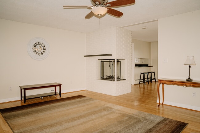 Building Photo - 15 Great Oak Ln